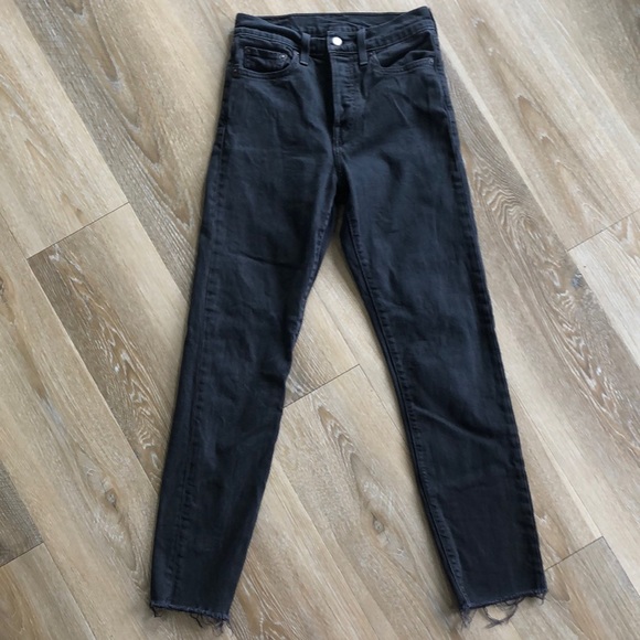 LEVI’S Icon Wedgie Fit High Rise Black Wash Raw Hem Jeans 26w - Picture 1 of 8
